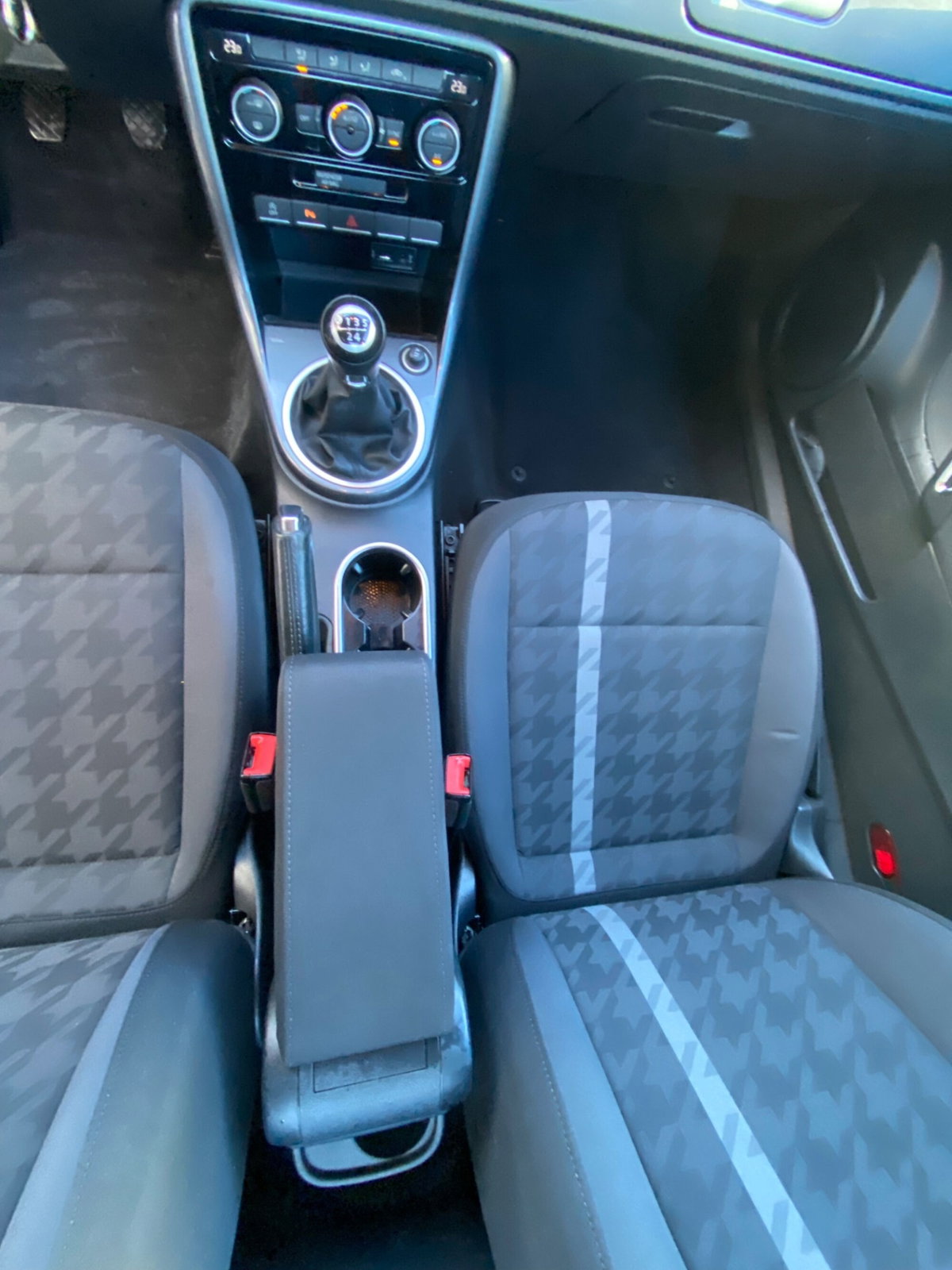 Volkswagen Maggiolino 2.0 TDI Design BlueMotion Technology (8)