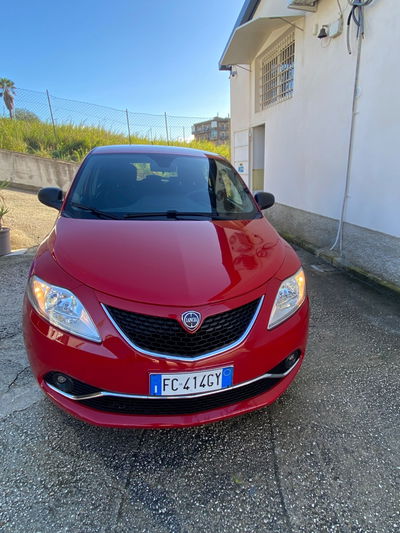 Lancia Ypsilon 1.2 69 CV 5 porte Silver usata