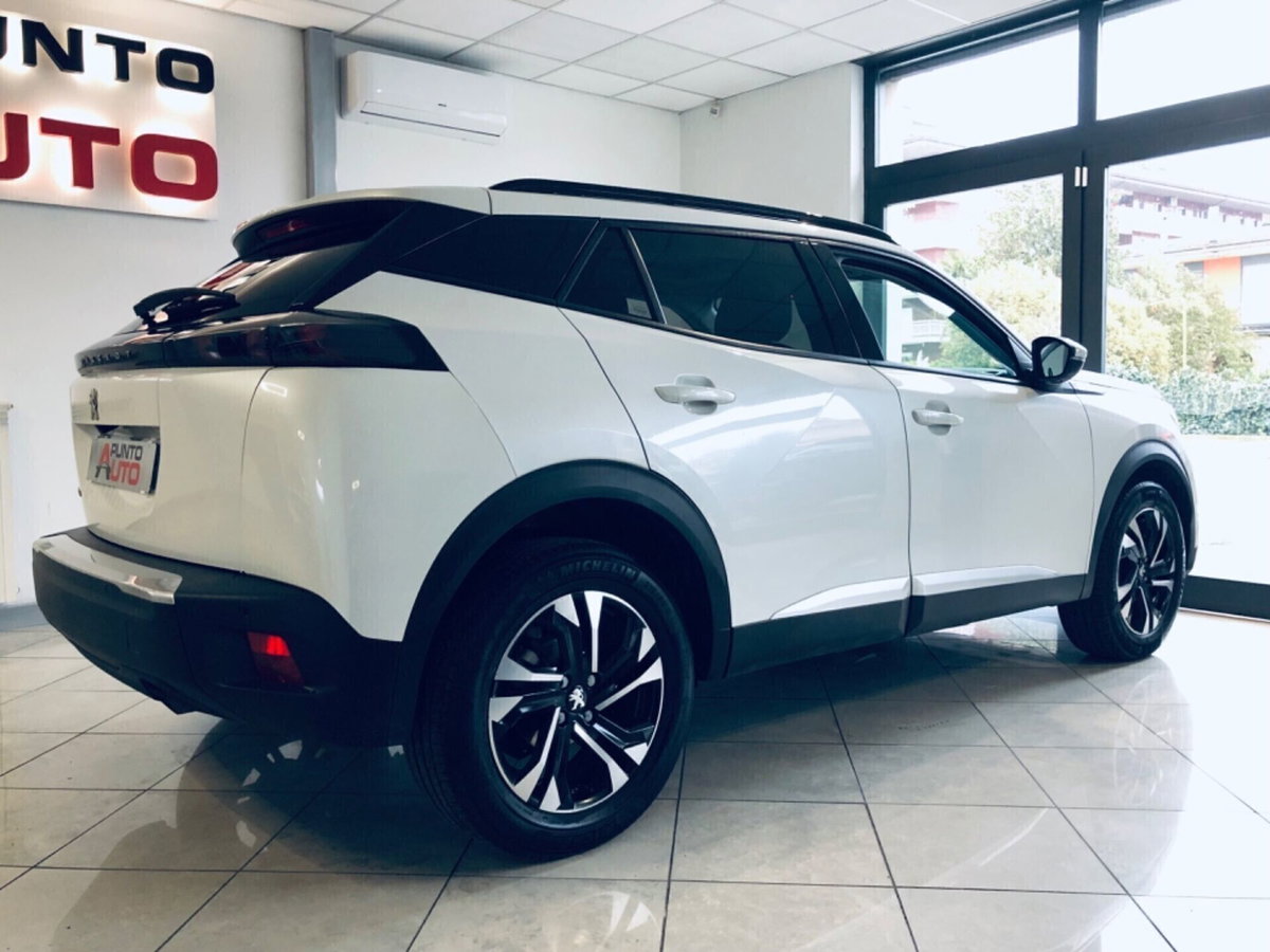 Peugeot 2008 BlueHDi 100 S&S Allure Navi Pack (9)