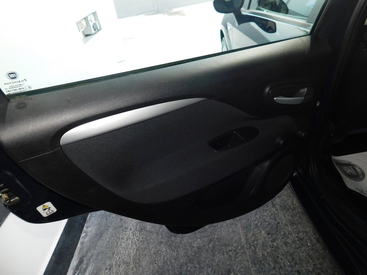 Fiat Punto 1.3 MJT II S&S 85 CV 5 porte ECO Lounge (15)
