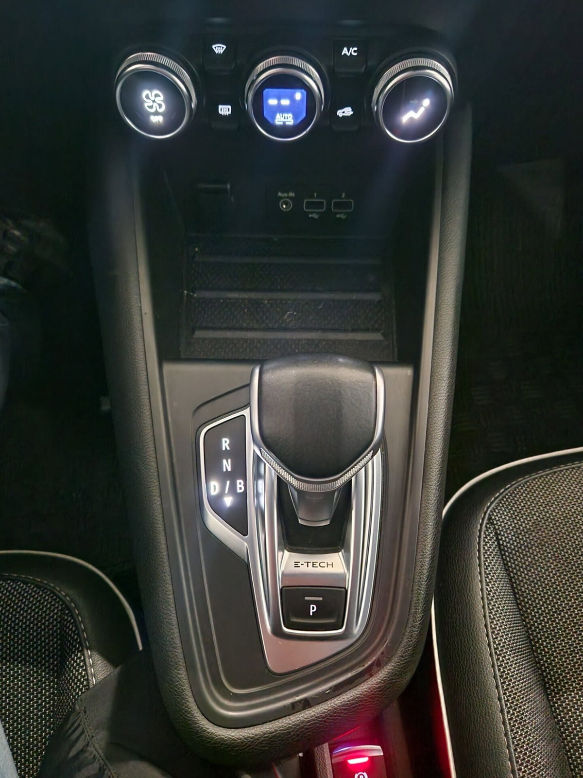 Renault Captur Plug-in Hybrid E-Tech 160 CV Intens (5)