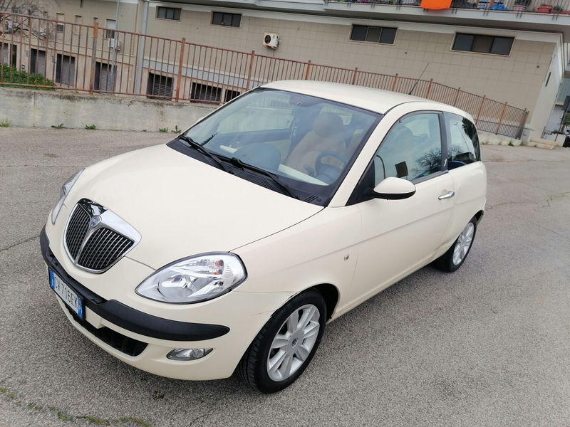 Lancia Ypsilon Multijet 16V Platino