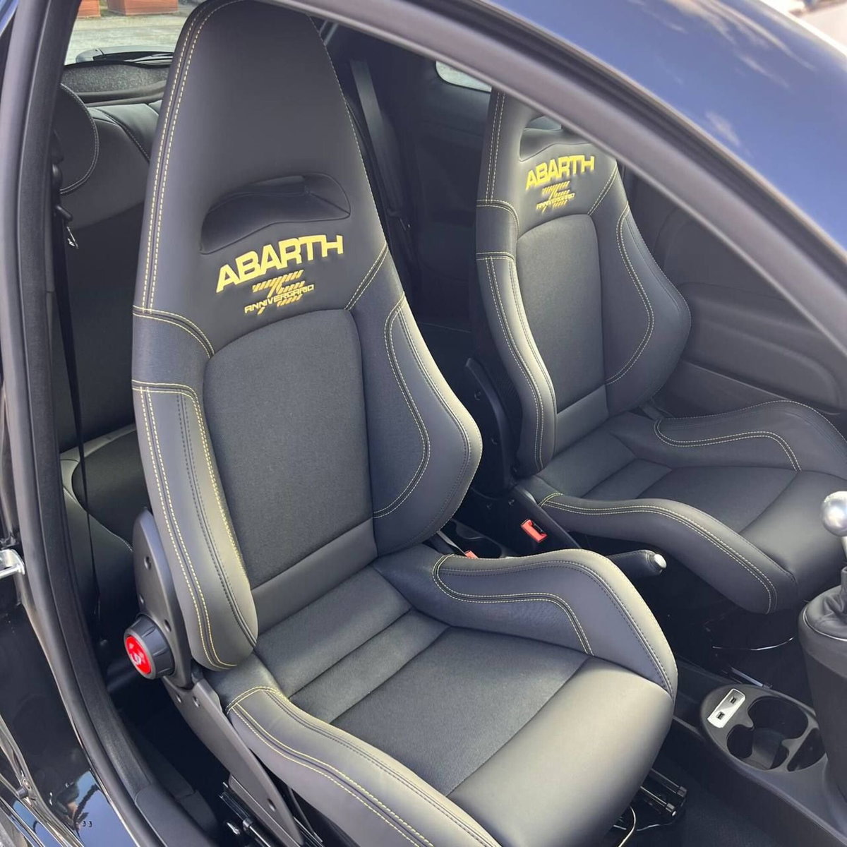 Abarth 695 1.4 t-jet 75° Anniversario 180cv (13)