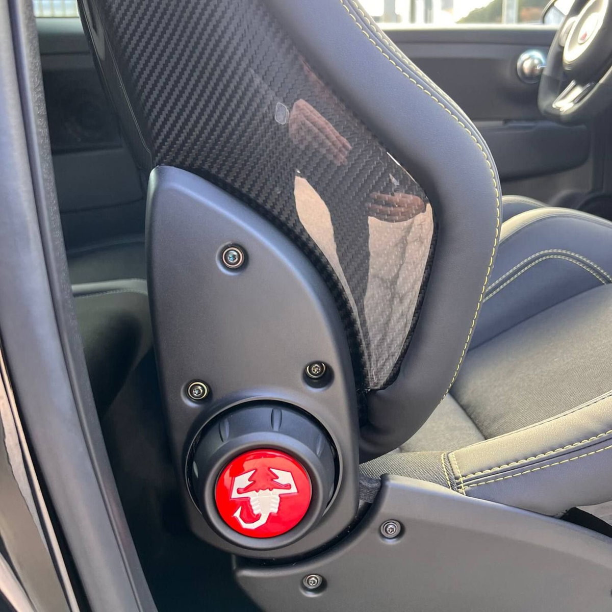 Abarth 695 1.4 t-jet 75° Anniversario 180cv (18)
