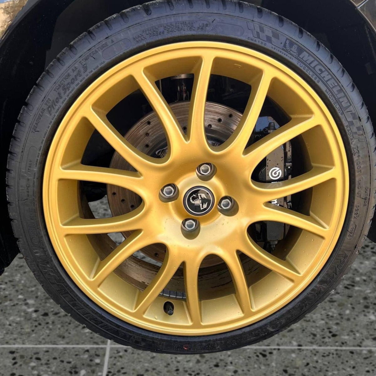 Abarth 695 1.4 t-jet 75° Anniversario 180cv (9)