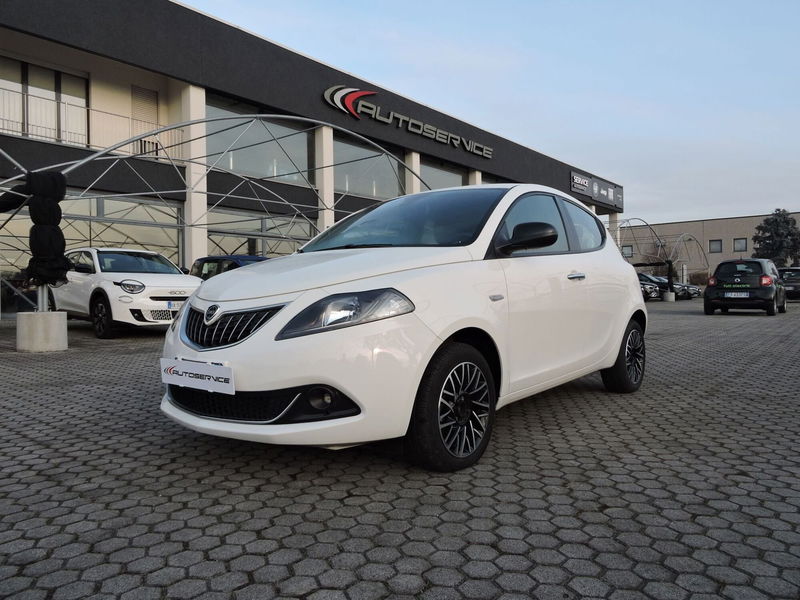 Lancia Ypsilon 1.0 FireFly 5 porte S&S Hybrid Ecochic Silver