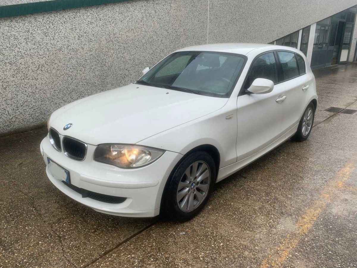 BMW Serie 1 116d 2.0 116CV cat 5 porte Futura DPF (2)
