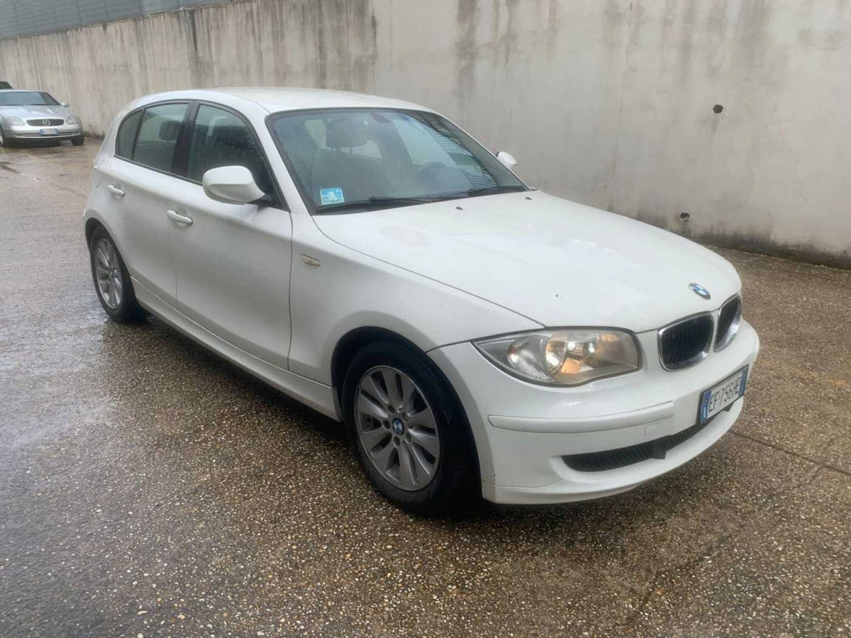 BMW Serie 1 116d 2.0 116CV cat 5 porte Futura DPF (3)