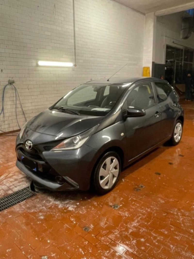 Toyota Aygo 1.0 VVT-i 69 CV 5 porte x-play