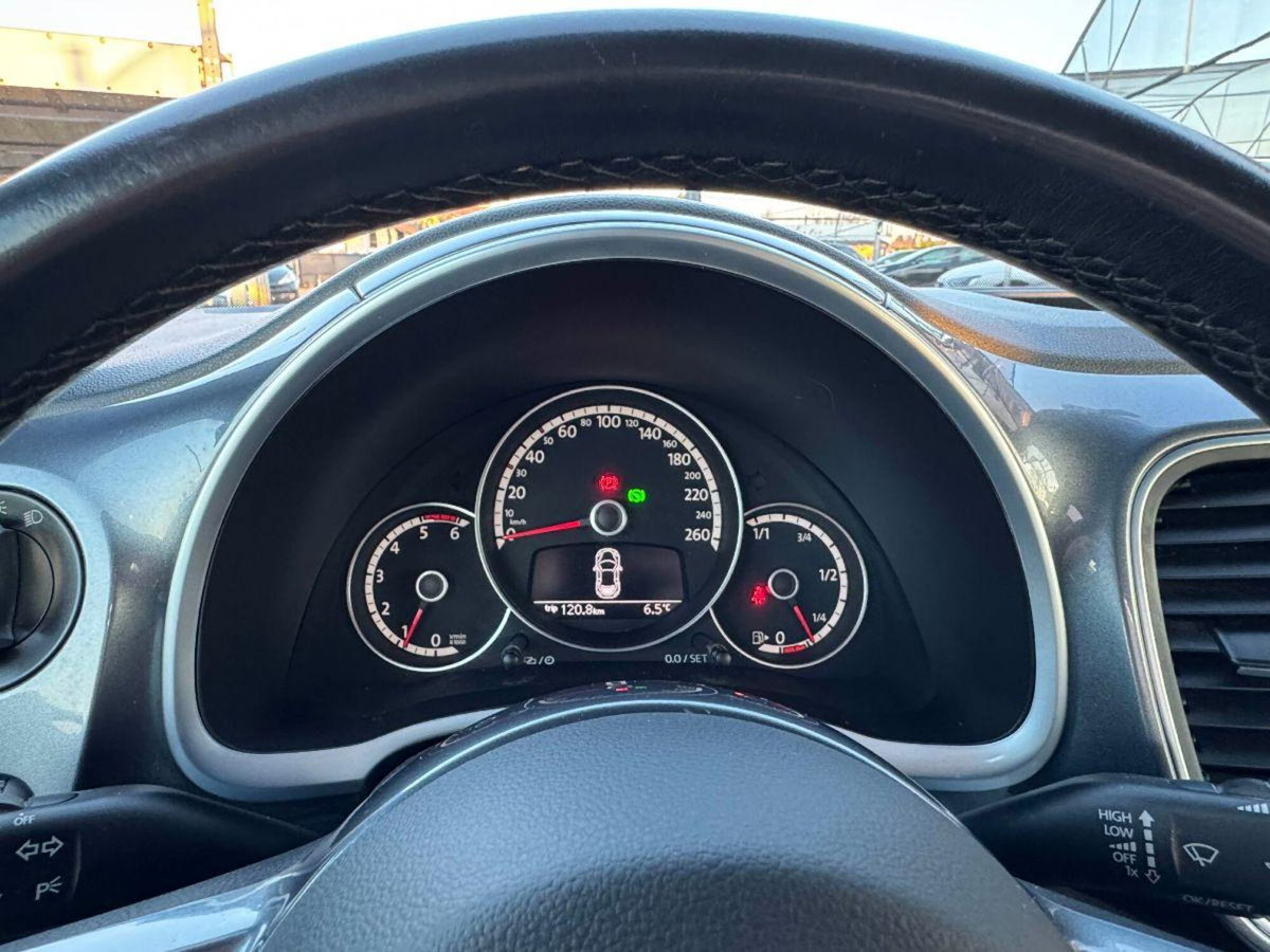 Volkswagen Maggiolino 1.6 TDI DSG Design (10)