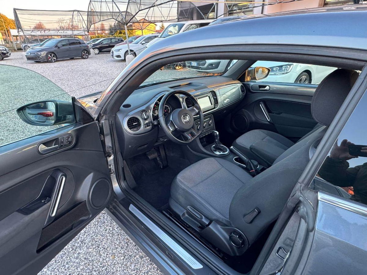 Volkswagen Maggiolino 1.6 TDI DSG Design (11)