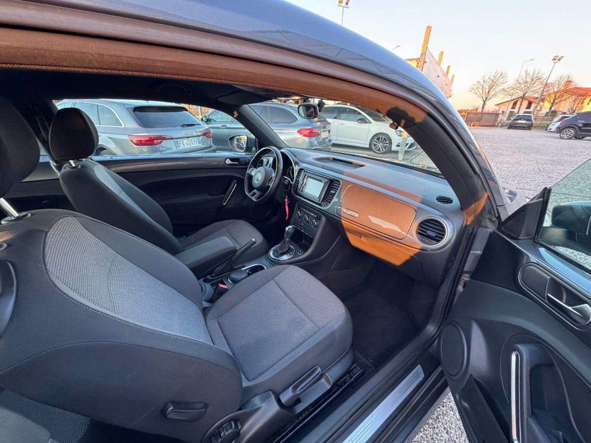Volkswagen Maggiolino 1.6 TDI DSG Design (12)