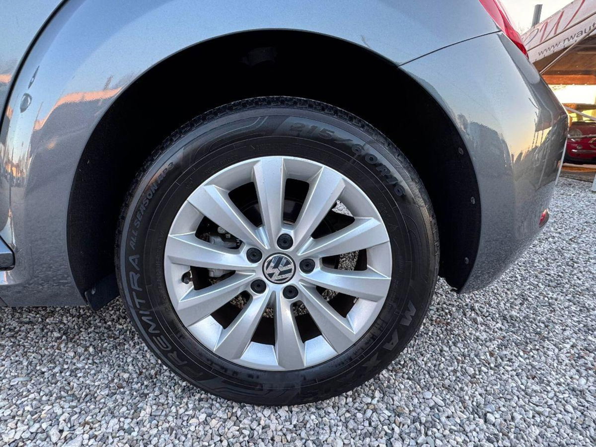 Volkswagen Maggiolino 1.6 TDI DSG Design (14)