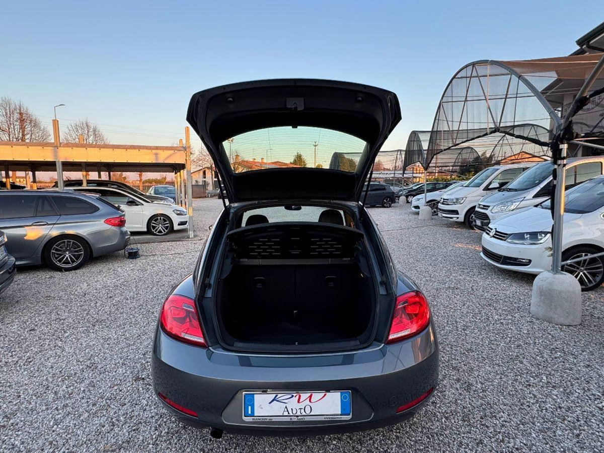 Volkswagen Maggiolino 1.6 TDI DSG Design (8)