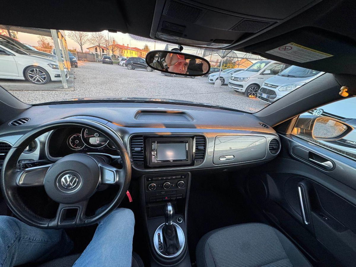 Volkswagen Maggiolino 1.6 TDI DSG Design (9)