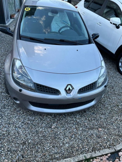 Renault Clio 2.0 16V 200CV 3 porte RS F1 Team (2)