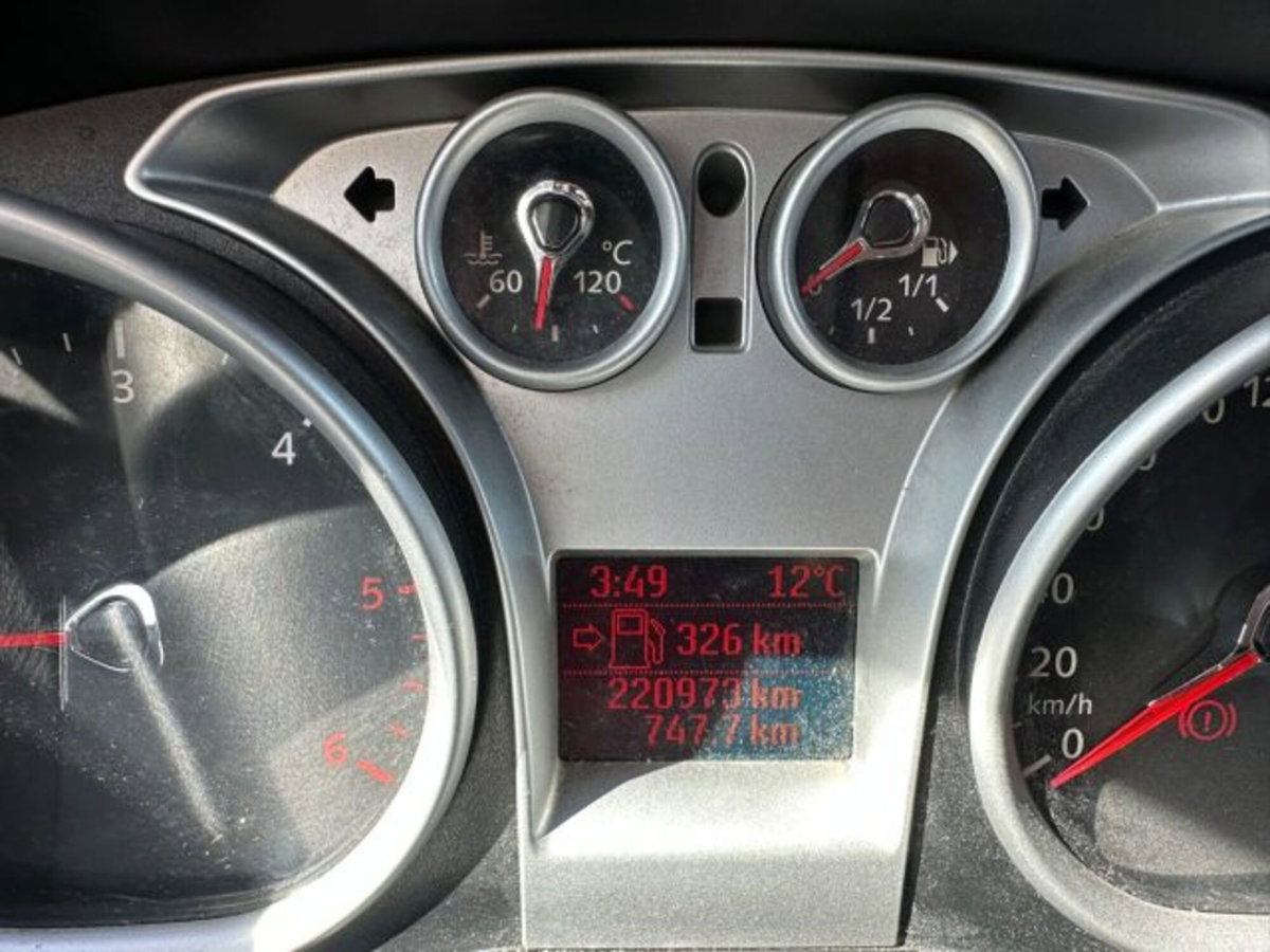 Ford Kuga 2.0 TDCi 136 CV 4WD Titanium DPF (16)