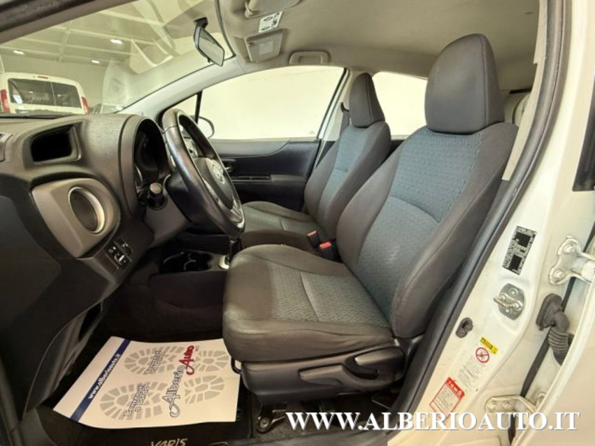 Toyota Yaris 1.0 5 porte Lounge (11)