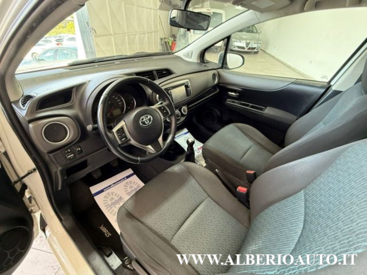 Toyota Yaris 1.0 5 porte Lounge (15)