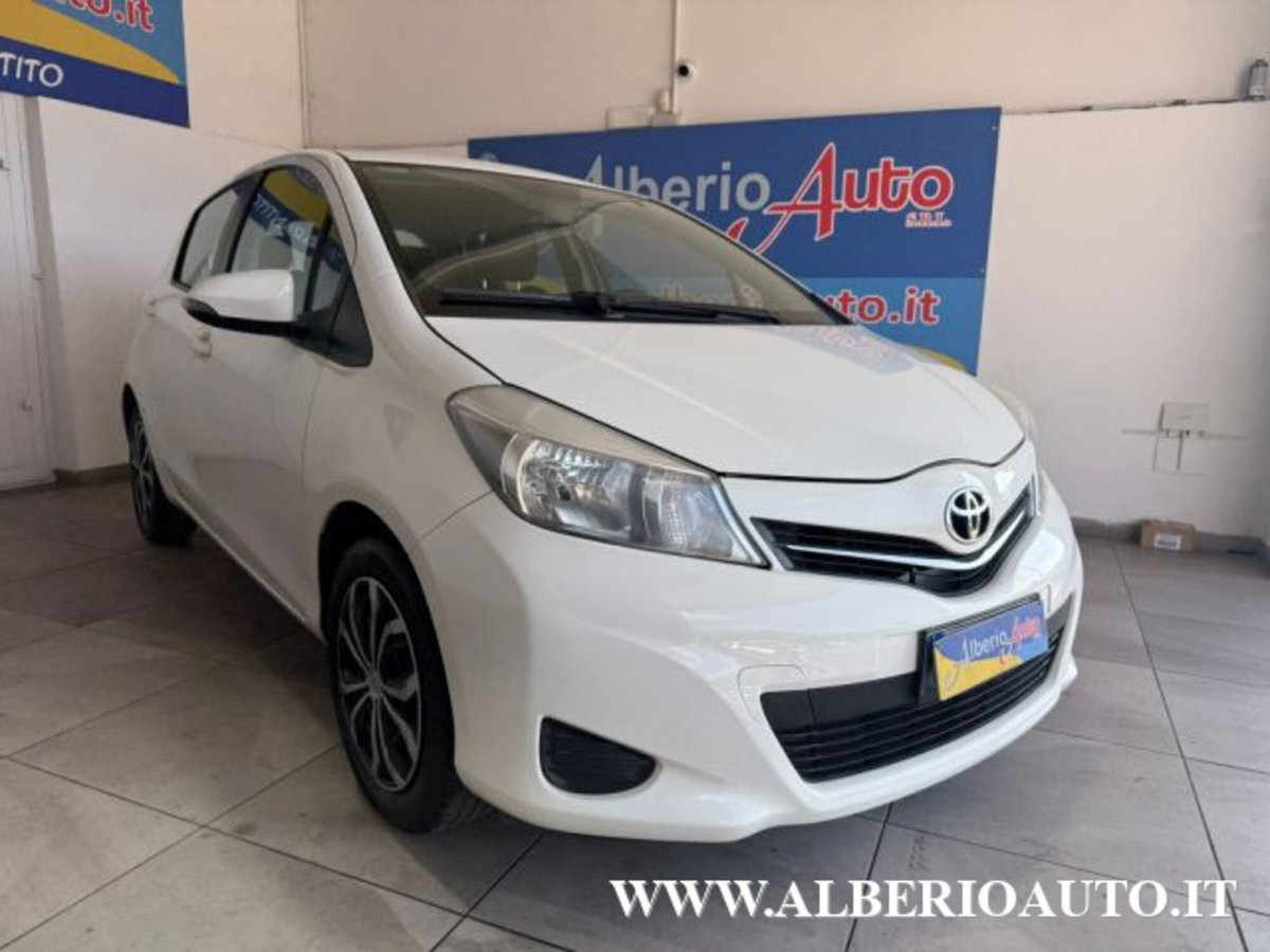 Toyota Yaris 1.0 5 porte Lounge (3)