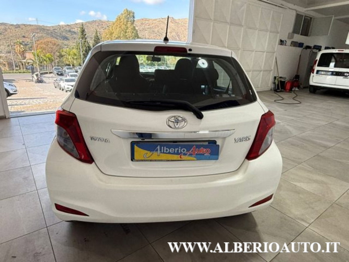 Toyota Yaris 1.0 5 porte Lounge (5)