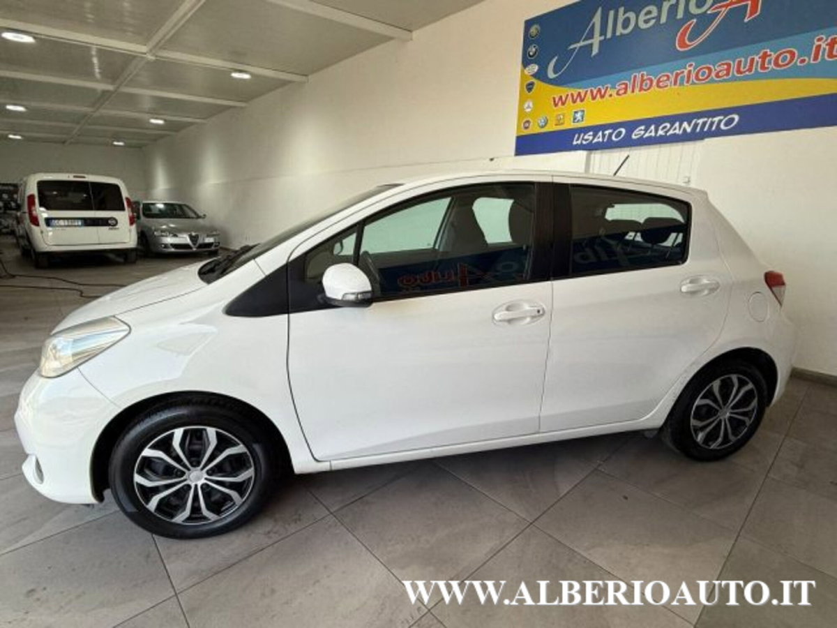 Toyota Yaris 1.0 5 porte Lounge (7)