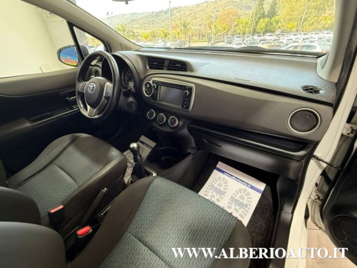 Toyota Yaris 1.0 5 porte Lounge (9)