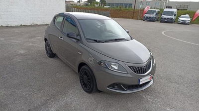 Lancia Ypsilon 1.0 FireFly 5 porte S&S Hybrid Silver Plus usata