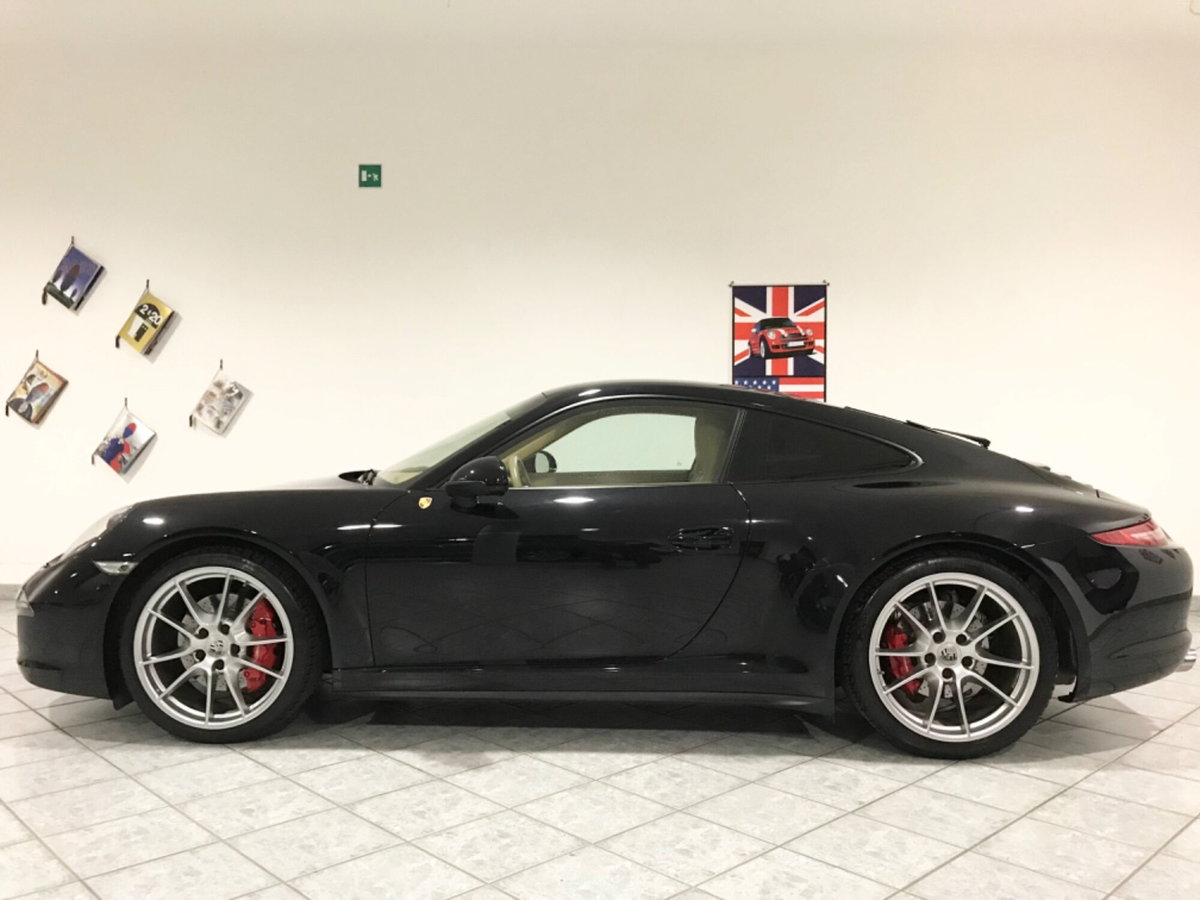 Porsche 911 Coupé 3.8 Carrera 4S (3)