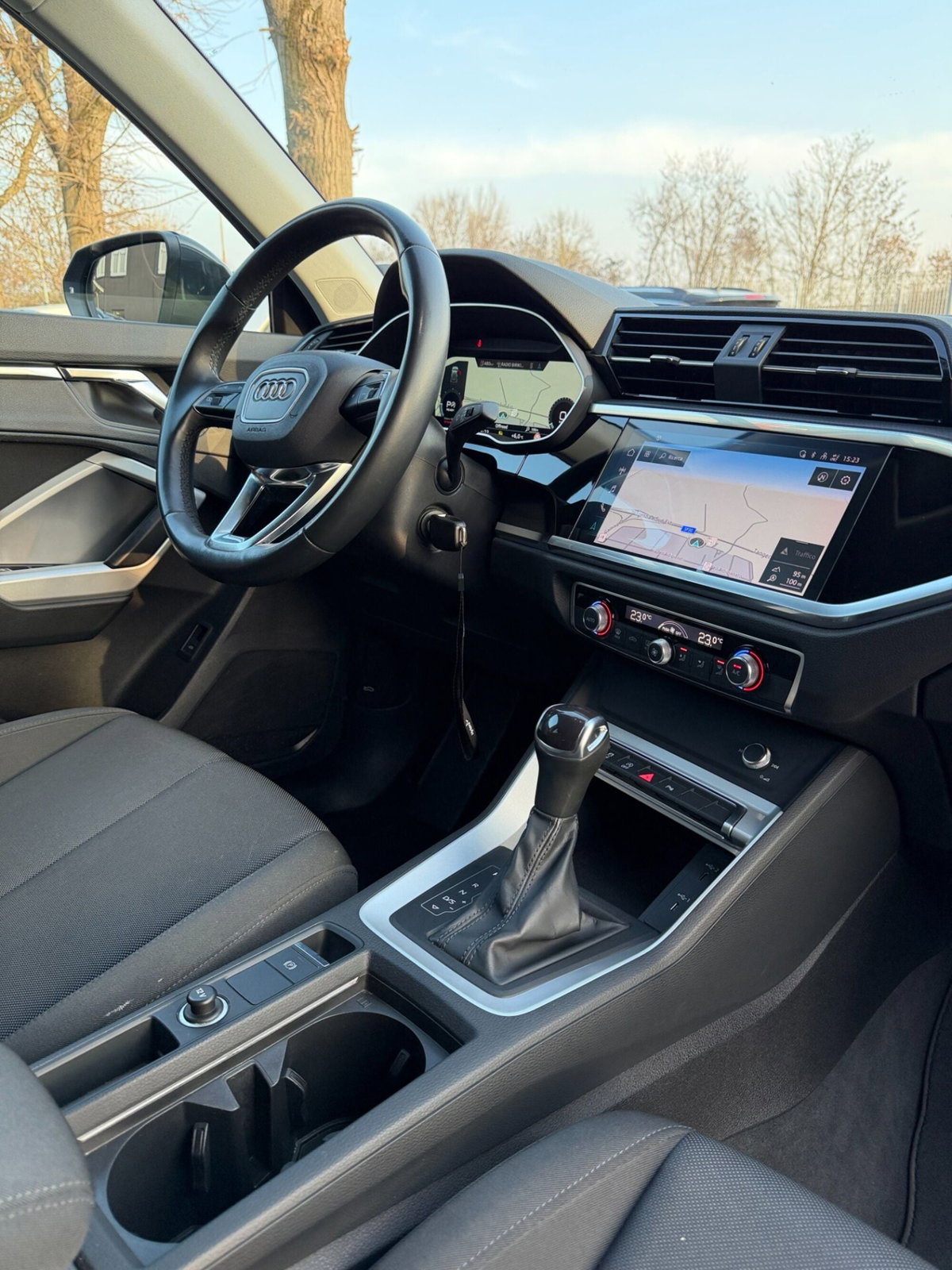 Audi Q3 35 TDI quattro S tronic Business Advanced (14)