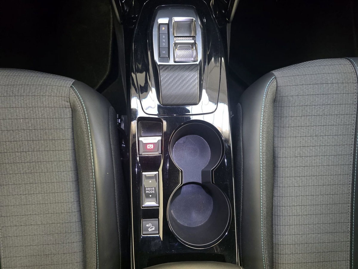 Peugeot 2008 PureTech 130 S&S Allure Pack (14)