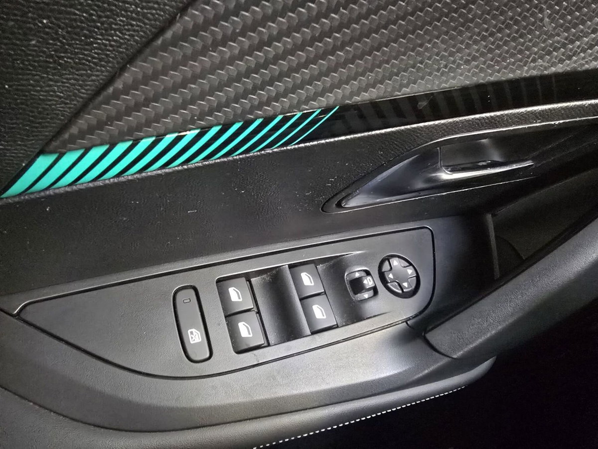 Peugeot 2008 PureTech 130 S&S Allure Pack (17)