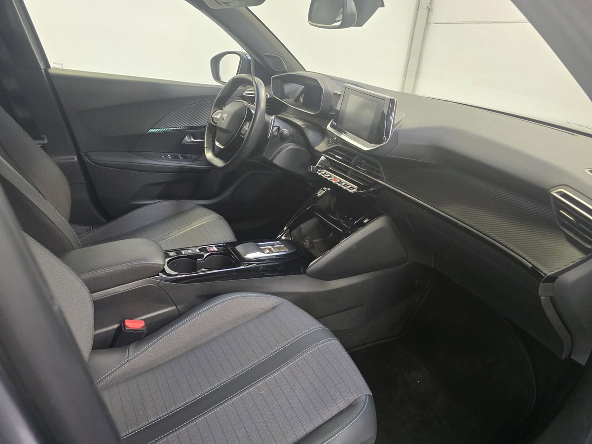 Peugeot 2008 PureTech 130 S&S Allure Pack (9)