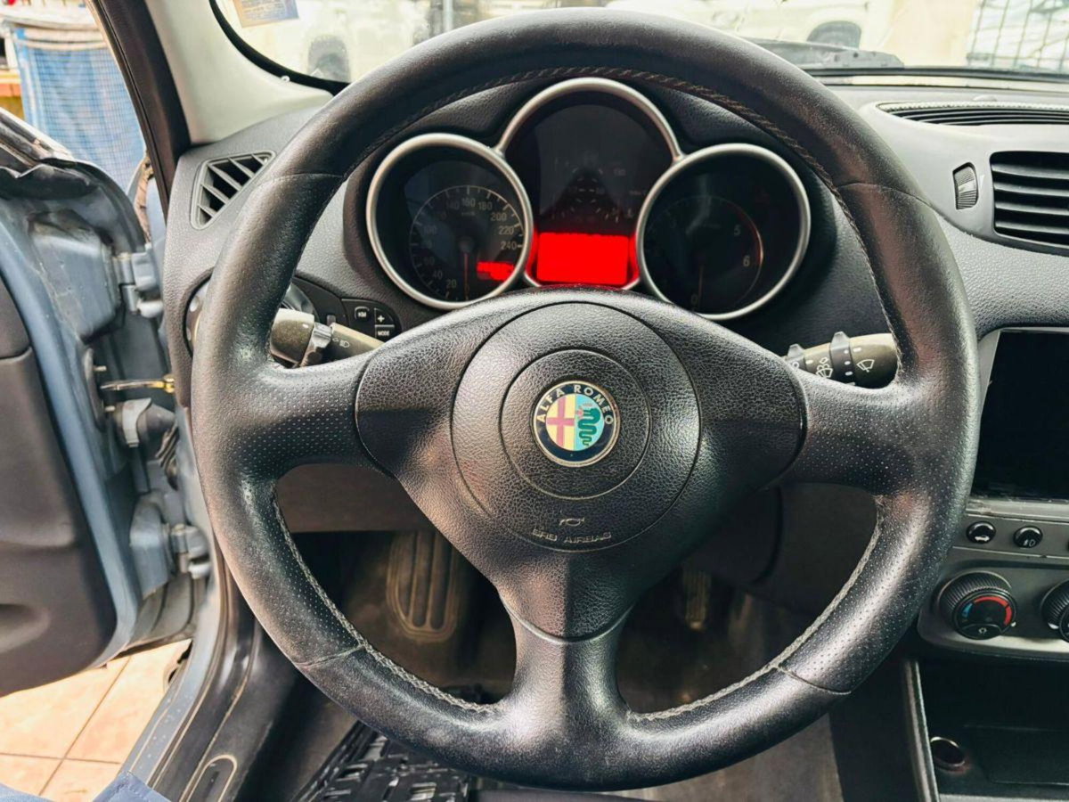 Alfa Romeo 147 1.9 JTD 16V cat 5p. Cup (16)