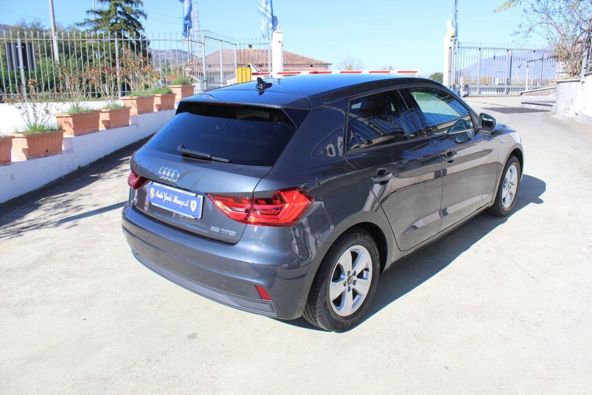Audi A1 Sportback Sportback 25 1.0 tfsi Business (6)
