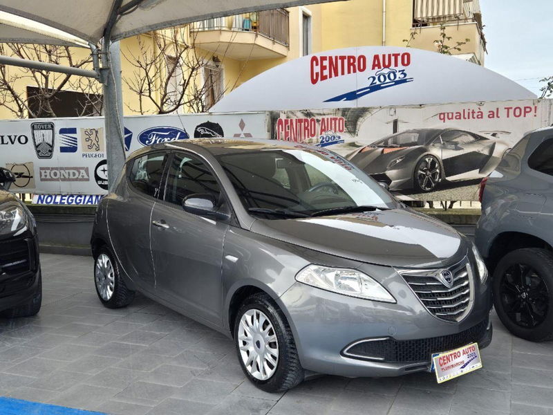 Lancia Ypsilon 1.2 69 CV 5 porte Gold