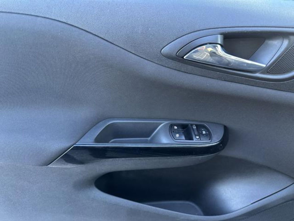 Opel Corsa Coupé 1.2 Black Edition (10)