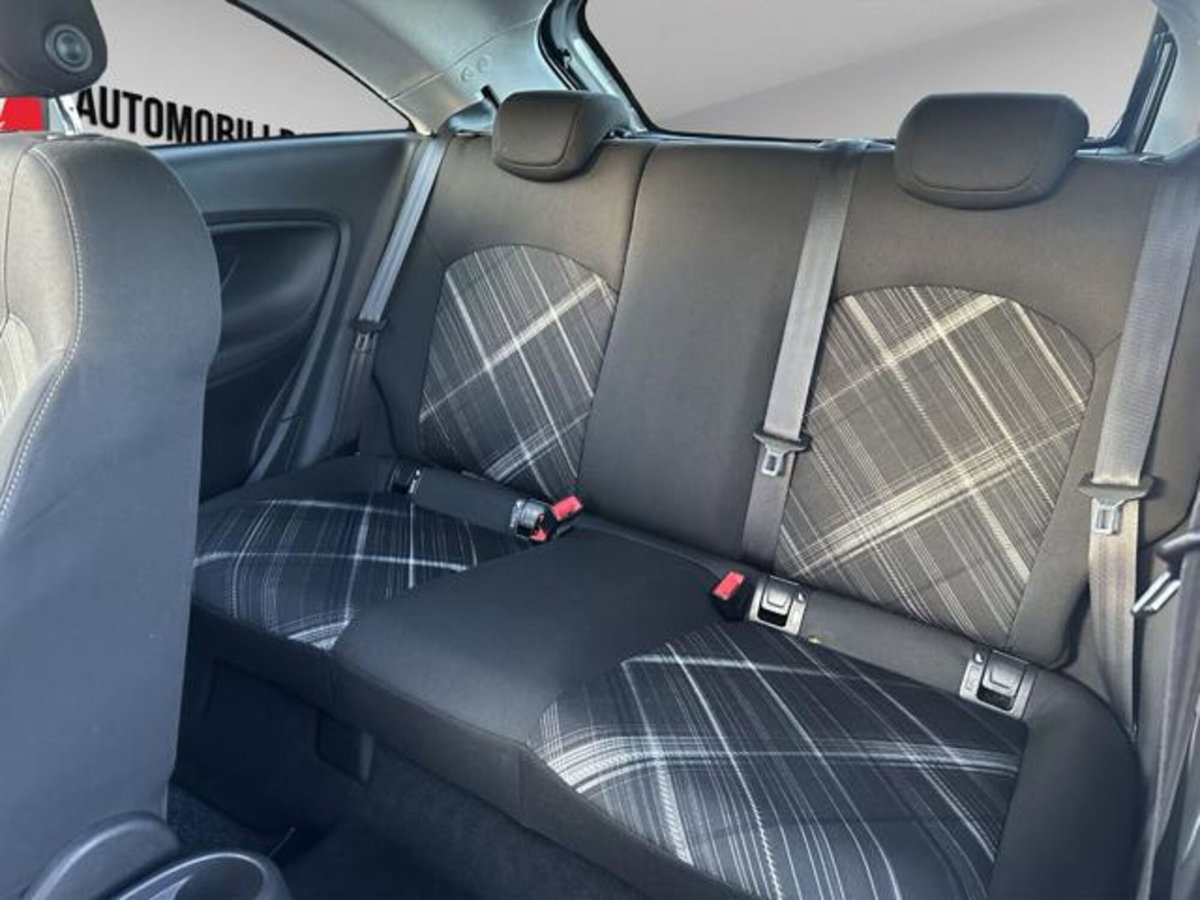 Opel Corsa Coupé 1.2 Black Edition (13)