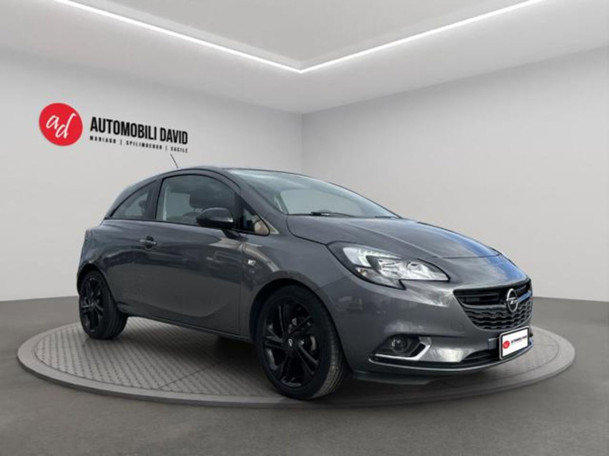 Opel Corsa Coupé 1.2 Black Edition (2)