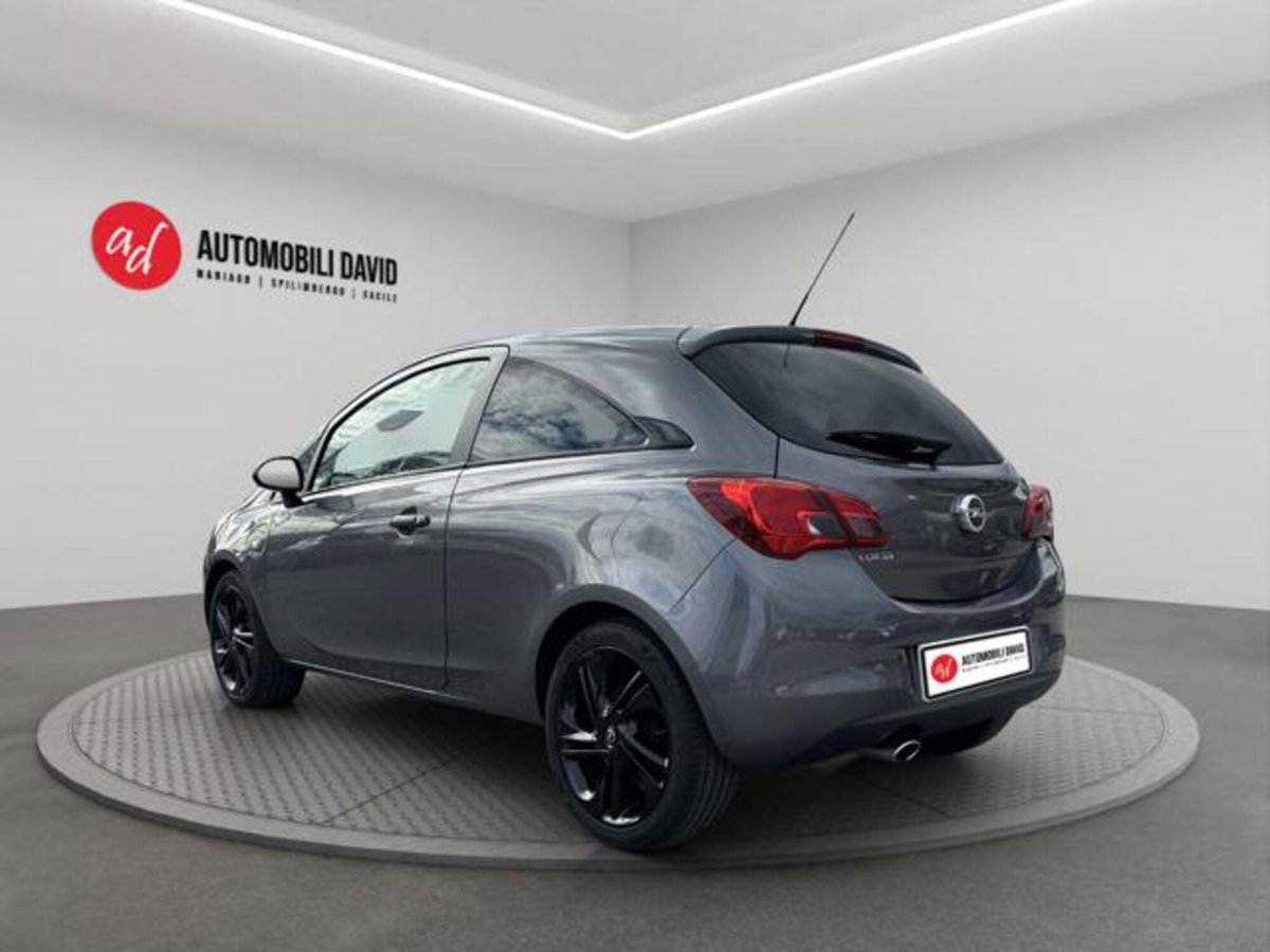 Opel Corsa Coupé 1.2 Black Edition (3)