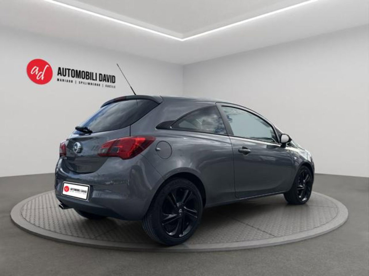 Opel Corsa Coupé 1.2 Black Edition (4)