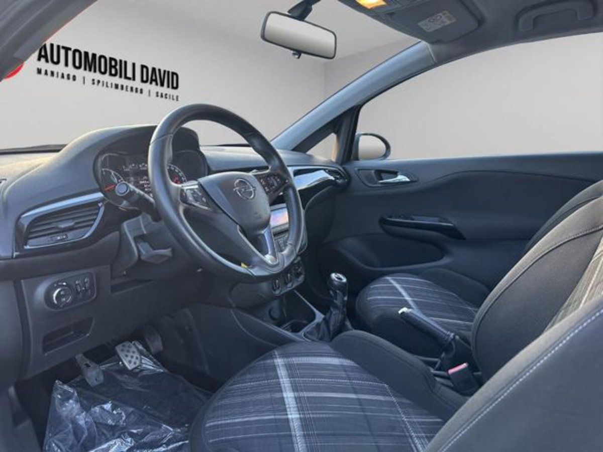 Opel Corsa Coupé 1.2 Black Edition (8)