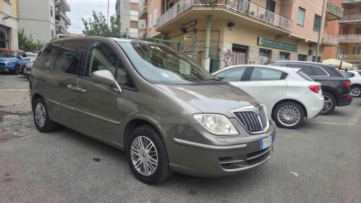 Lancia Phedra MJT 136 CV Platino