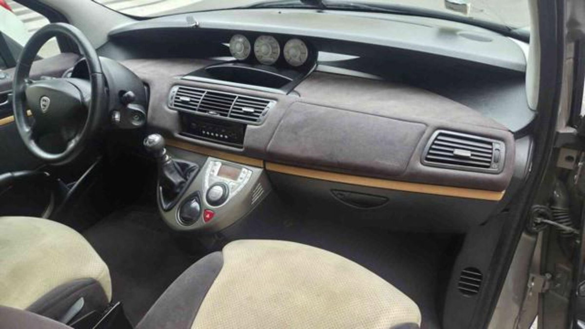 Lancia Phedra MJT 136 CV Platino (10)