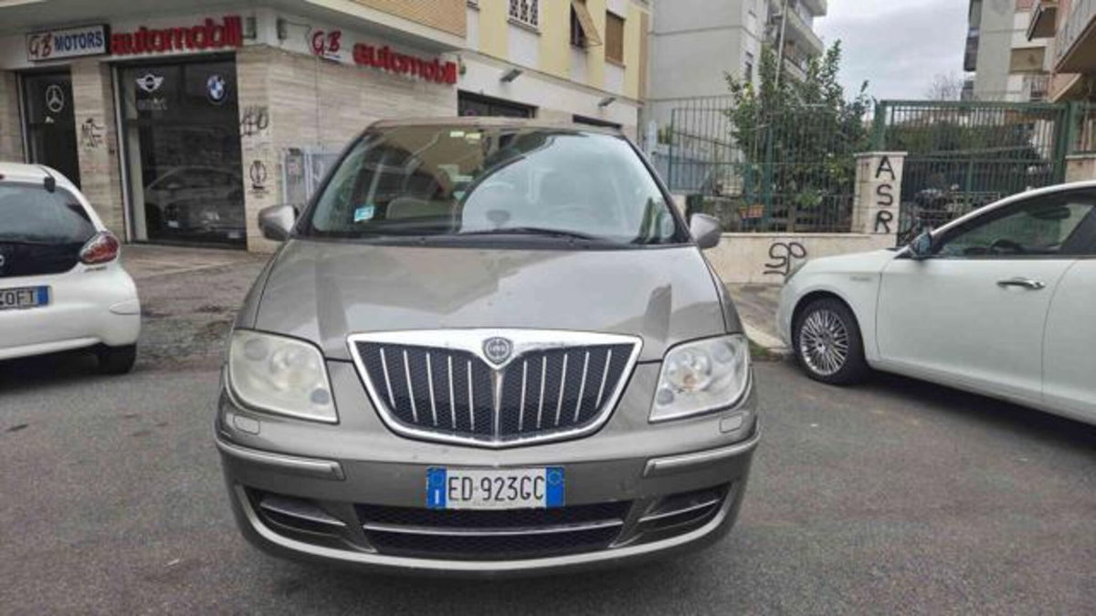 Lancia Phedra MJT 136 CV Platino (2)