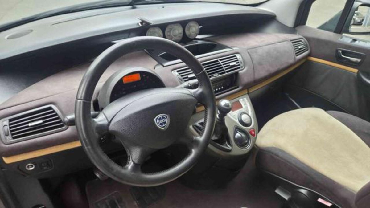 Lancia Phedra MJT 136 CV Platino (7)