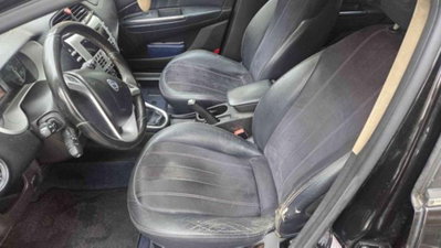 Lancia Delta 2.0 MJT DPF Oro (7)
