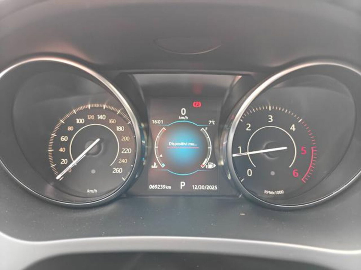 Jaguar E-Pace 2.0D 180 CV AWD aut. R-Dynamic SE (10)