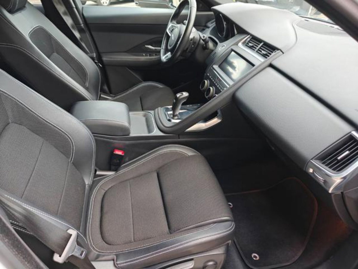 Jaguar E-Pace 2.0D 180 CV AWD aut. R-Dynamic SE (7)