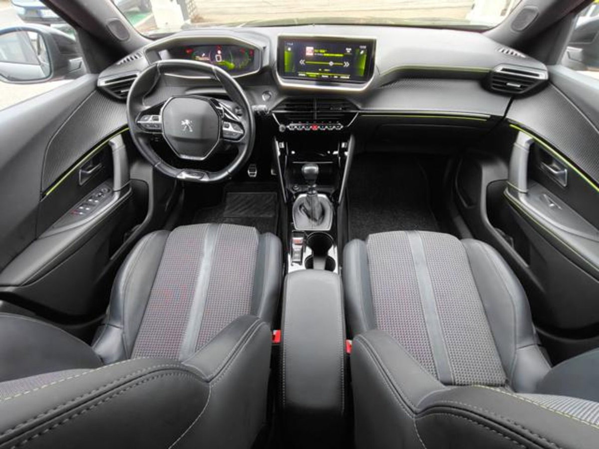 Peugeot 2008 PureTech 130 S&S EAT8 GT Line (6)